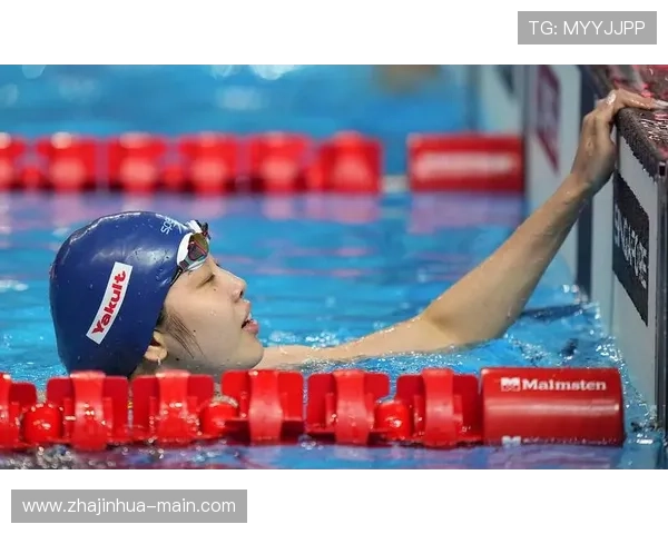 女子200米自由泳决赛激战正酣 赛场激情燃烧见证泳坛巅峰对决